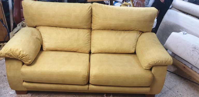 Podemos tapizar sillón de una manera rápida eficaz y con un presupuesto ajustado , si no sabes como tapizar un sillón, déjalo en nuestras manos haremos un trabajo de primera calidad sin salirse del presupuesto. Nutro tapicero experto sabrá como tapizar sillon