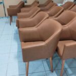 Tapizar un taburete, Tapizar un taburete redondo, Tapizar taburete de polipiel, Tapizar un taburete cuadrado o Tapizar taburetes de cocina, tapiceros en alcobendas, tapicerías en alcobendas